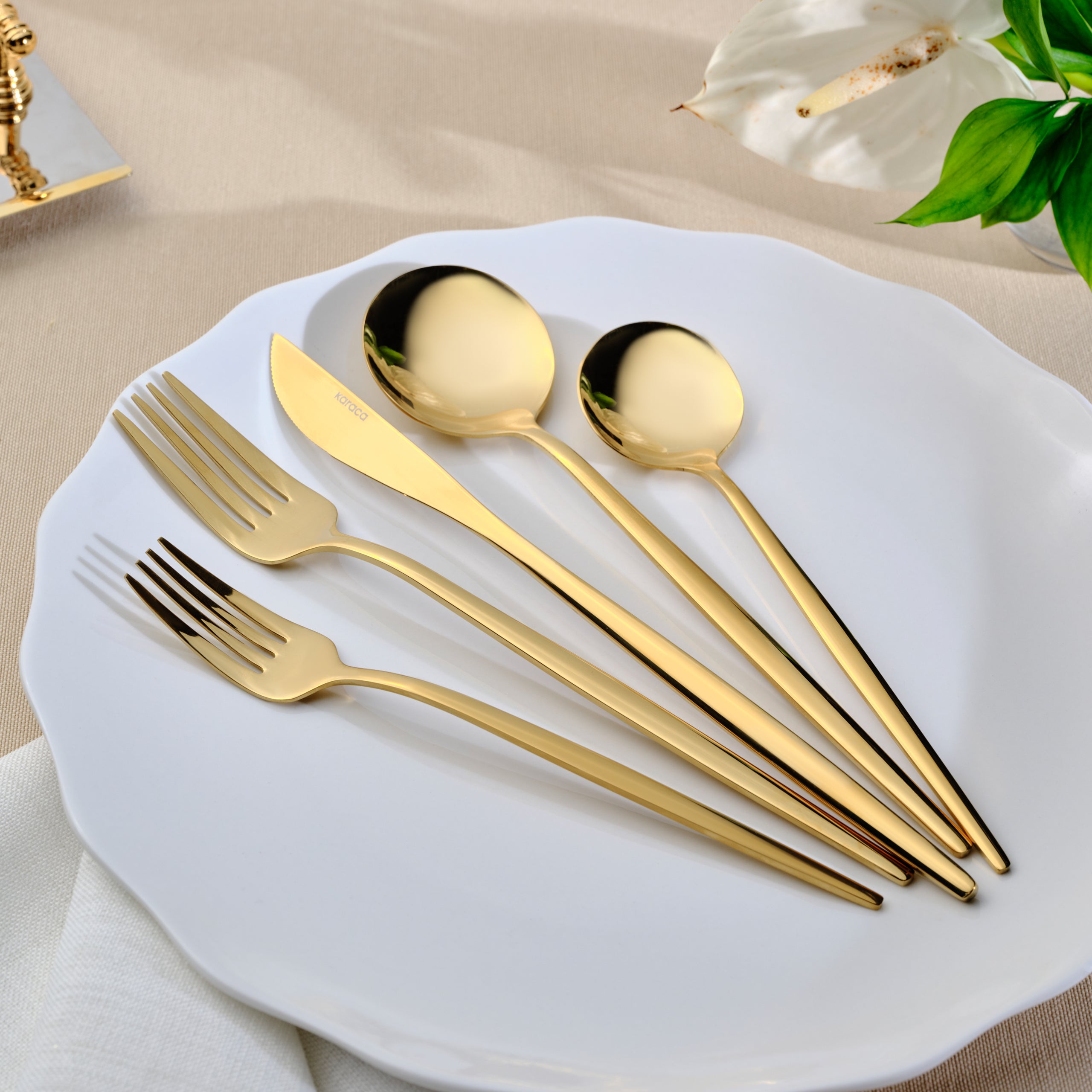 Bestdin Set de couverts pour 6 personnes, 30 pièces noir doré mat, couteau, fourchette, cuillère, acier inoxydable de qualité supérieure, passe au lave- vaisselle