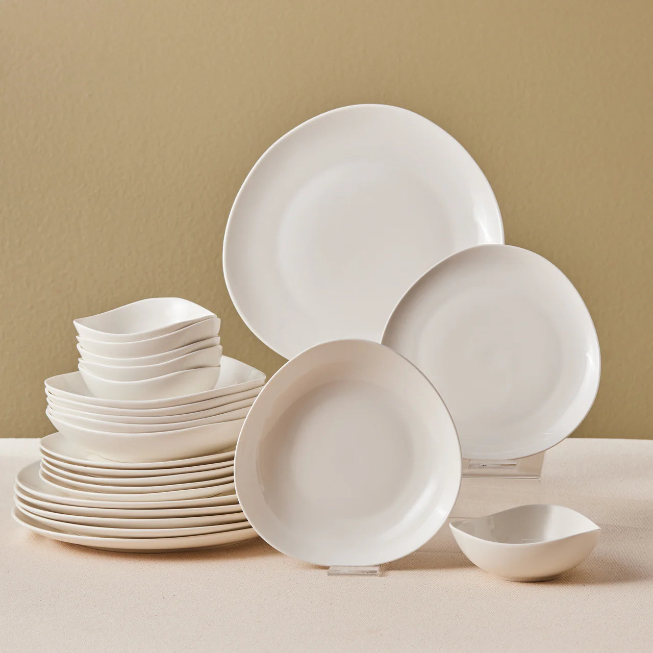 Karaca Felix Service De Table 18 Pièces Porcelaine Pour 6 Personnes - Assiettes, Bols Et Vaisselle Moderne Blanche
