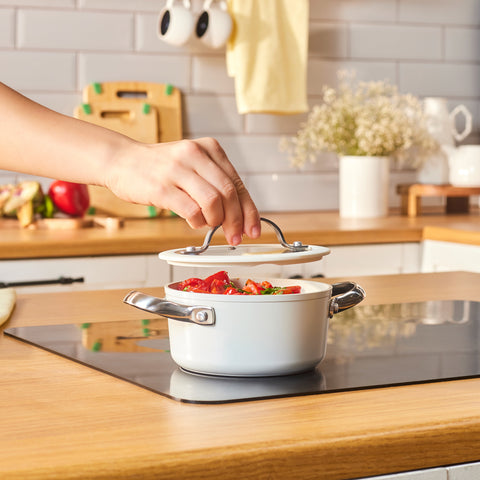 Karaca Swiss Crystal Almond Cream, Casserole avec Manche en Acier, 14cm Karaca Swiss Crystal Almond Cream, Casserole avec Manche en Acier, 14cm