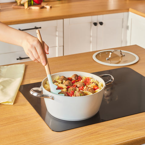 Karaca Swiss Crystal Almond Cream, Casserole avec Manche en Acier, 24cm Karaca Swiss Crystal Almond Cream, Casserole avec Manche en Acier, 24cm