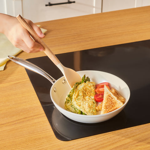 Karaca Swiss Crystal Almond Cream – Poêle avec poignée en acier inoxydable 22 cm Karaca Swiss Crystal Almond Cream – Poêle avec poignée en acier inoxydable 22 cm