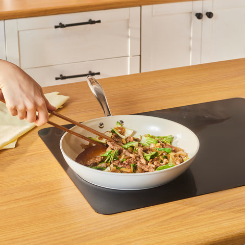 Karaca Swiss Crystal Almond Cream – Poêle avec poignée en acier inoxydable 30 cm Karaca Swiss Crystal Almond Cream – Poêle avec poignée en acier inoxydable 30 cm