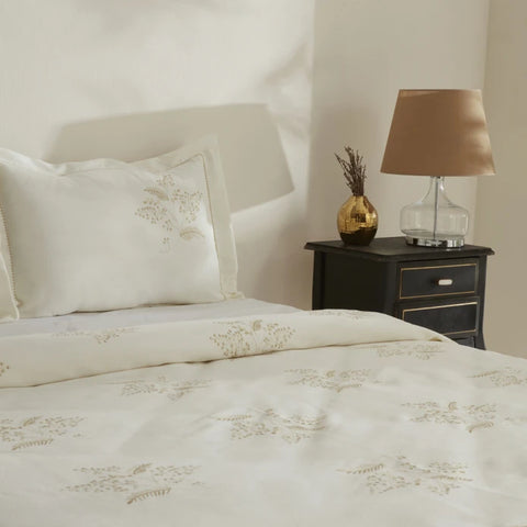 Karaca Home Aurelia Couverture Double Brodée Écrue