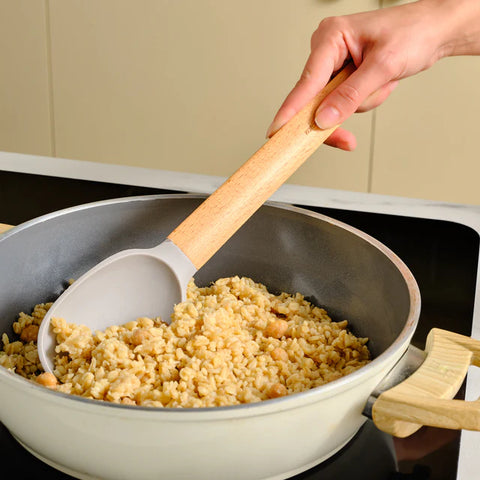 Cuillère de service en silicone Karaca X Refika avec manche en bois