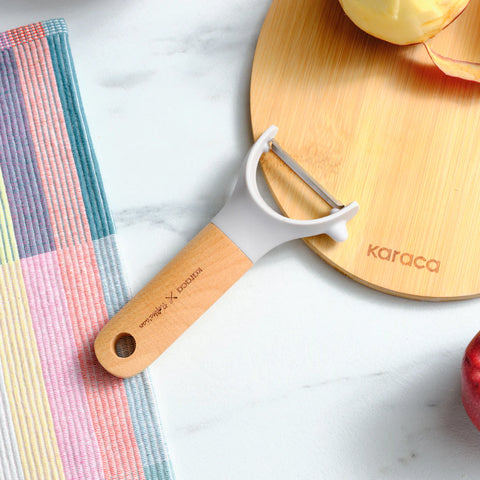 Éplucheur latéral Karaca x Refika Gadgets avec manche en bois