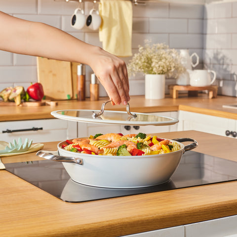 Karaca Swiss Crystal Almond Cream, Casserole avec Manche en Acier, 30cm