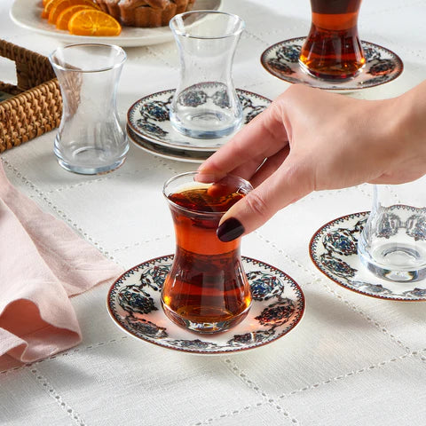 Service à Thé Turc Karaca Nakkas 12 Pièces en Bone China pour 6 Personnes, 130 ml, Rouge