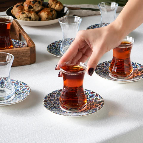 Service à Thé Turc Karaca Emirgan 12 Pièces en Bone China pour 6 Personnes, 130 ml, Multicolore
