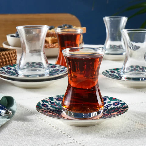 Service à thé turc Karaca Edirne 12 pièces en Bone China pour 6 personnes, 130 ml, Multicolore