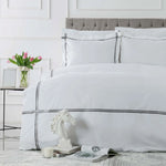 Parure de lit Karaca Home White Collection Valse avec housse de couette en percale à bandes en satin, gris