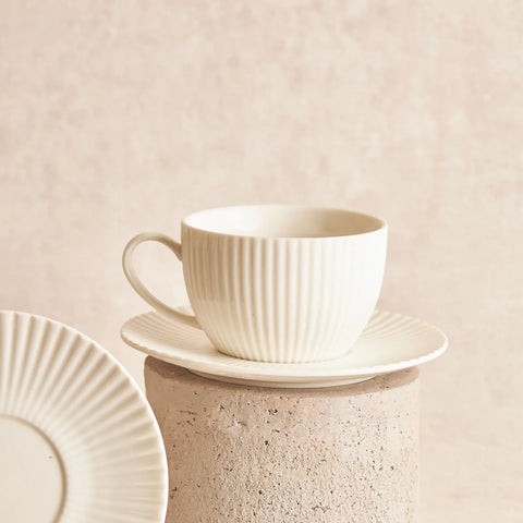 Anciennes Tasses & Soucoupes en Faïence Verte et Dorée - Vintage French Anciennes Tasses & Soucoupes en Faïence Verte et Dorée - Vintage French