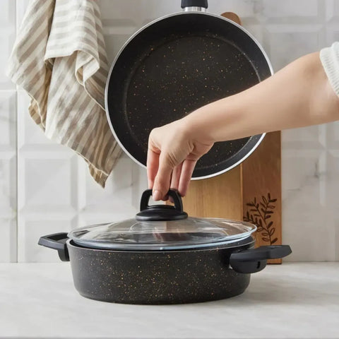 Batterie de cuisine Karaca Biogranit avec la base d’induction, 3 pièces, or noir