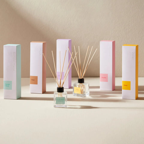 Diffuseur de parfum à bâtonnets Karaca Home Lily, 100 ml